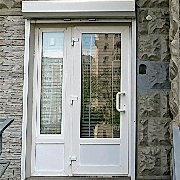 купить пластиковую дверь